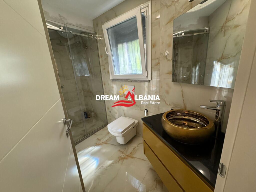 Super Apartament 2+1 ne shitje Liqeni i Thate, prane Hotel Radisson (ID 41212161)
