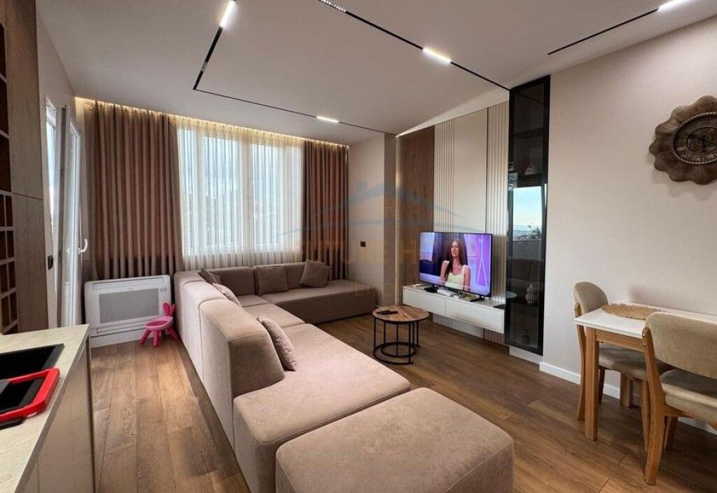 Shitet , Apartament 2+1+2 , Fresk, Tirane.