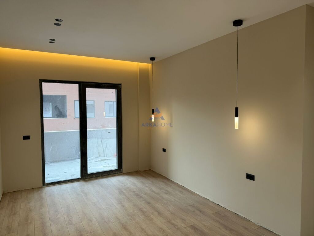 VENDESI APPARTAMENTO 2+1+BALCONE "NEL COMPLESSO XIBRAK, STRADA DI ELBASAN" 258000 EURO