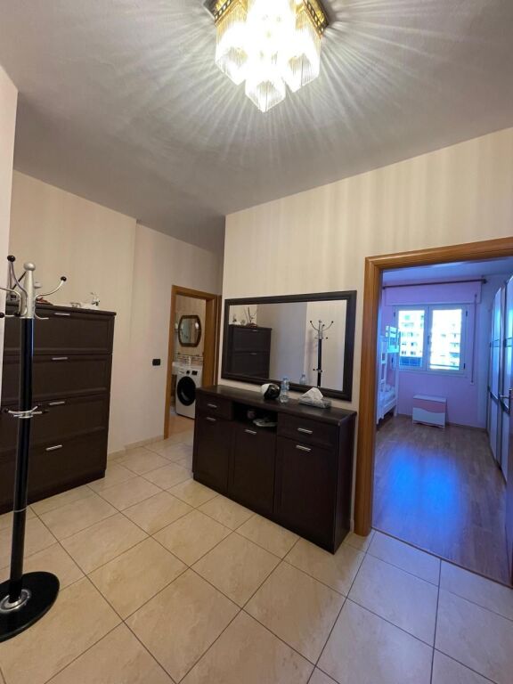 Apartament 2+1+2 për Qira – Pranë Bashkisë, Durrës