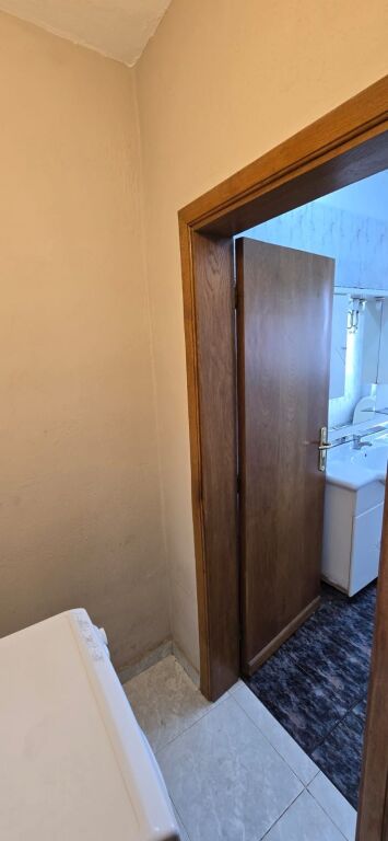 Shitet apartament 2+1 pas Fakultetit te Shkencave!
