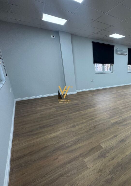 JEPET ZYRE 90 M2 ME QERA NE QENDER 111.000 LEKE