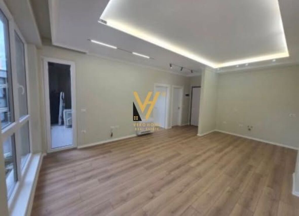 OFFICE 67 M2 FOR RENT AT THE PARIS MUNICIPALITY 700 EURO