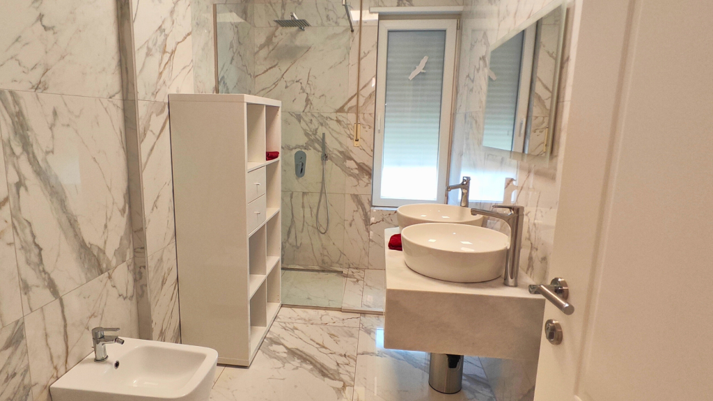 Vicino al Lago Farka Vendita Villa a Prezzo OCCASIONE, Solo 1580 Euro/m²