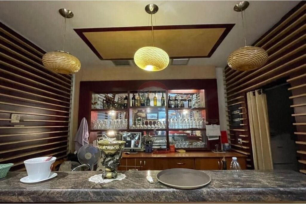Ristorante in Vendita o in Affitto – Via Democrazia, Vlora