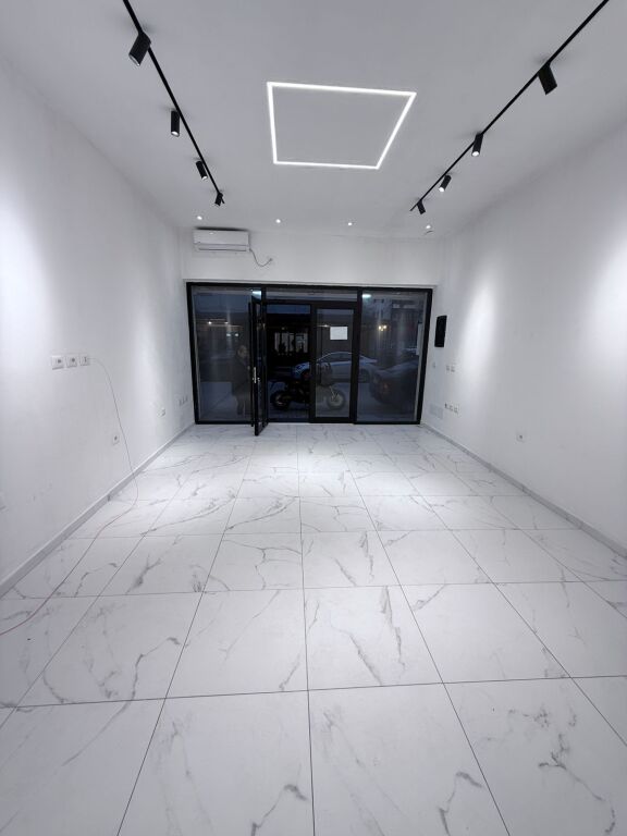 JEPET ME QERA AMBIENT BIZNESI ISH FABRIKA BUKES DURRES