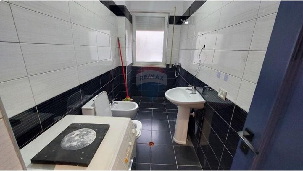 SHITET APARTAMENT 2+1 TEK MATERNITETI I RI, BRRYLI
