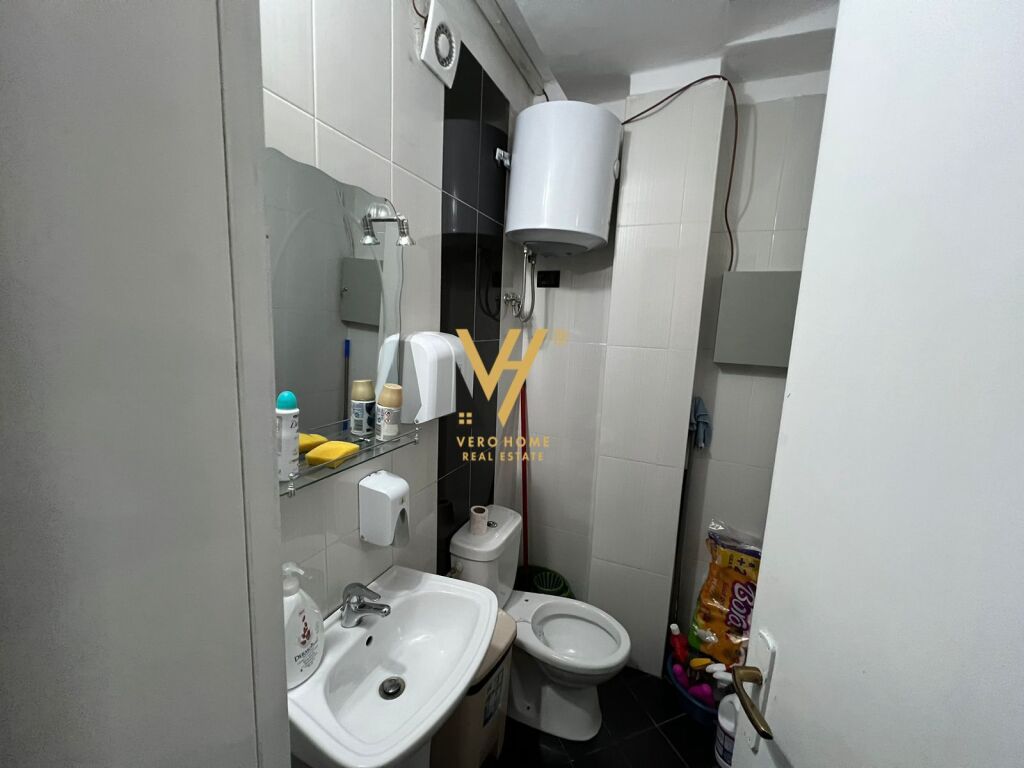 OFFICE 72 M2 FOR RENT AT PAZARI I RI 1,100 EURO