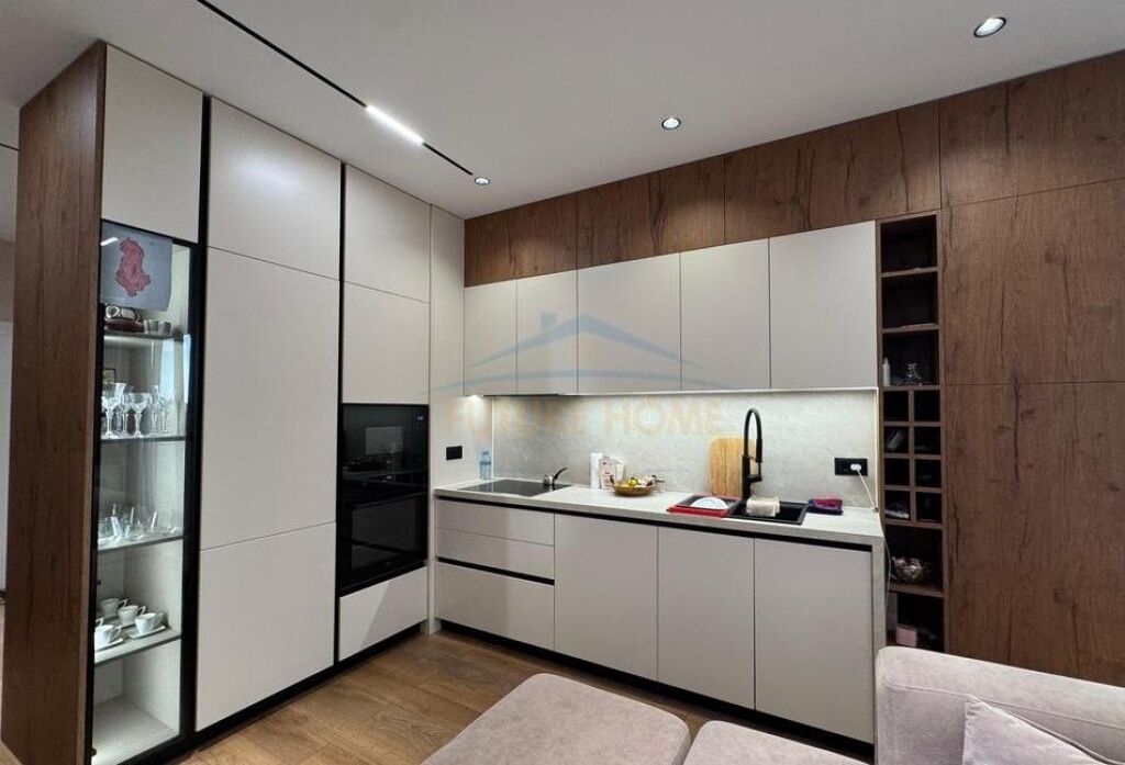 Shitet , Apartament 2+1+2 , Fresk, Tirane.