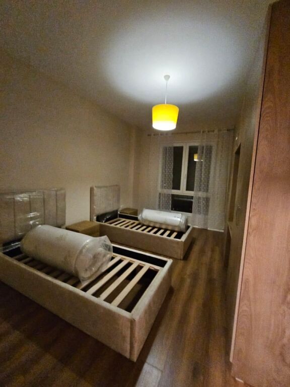 APARTAMENT ME QERA 2+1 5 MAJI 700 EURO