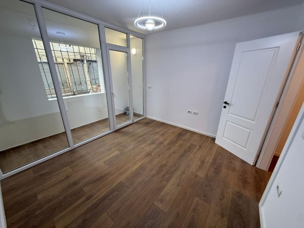 🏡 Shitet Apartament 1+1 – Rruga Ali Demi  📍 Vendndodhja: Rr. Ali Demi, ngjitur me shkollën “1 Maj”💶 Çmimi: 137,000 €