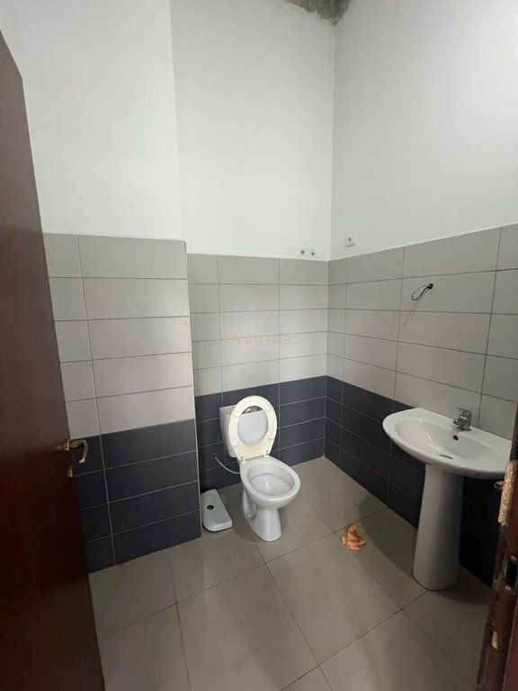 Service unit for rent in Fresk is given