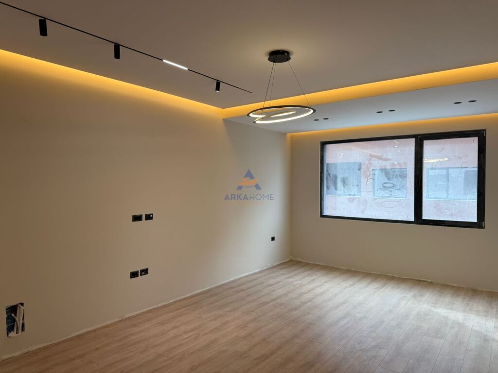 VENDESI APPARTAMENTO 2+1+BALCONE "NEL COMPLESSO XIBRAK, STRADA DI ELBASAN" 258000 EURO