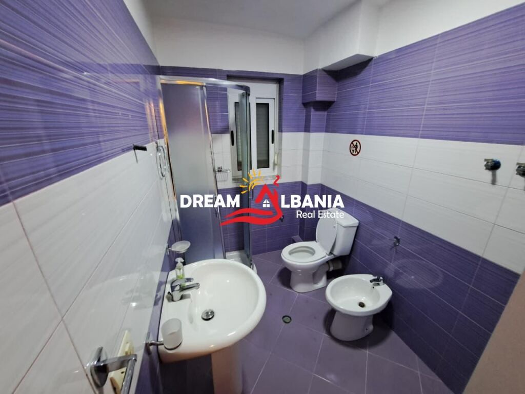 Locale Commerciale/Ufficio in Vendita nella Zona di Myslym Shyri, vicino a Someg (ID 4161111)