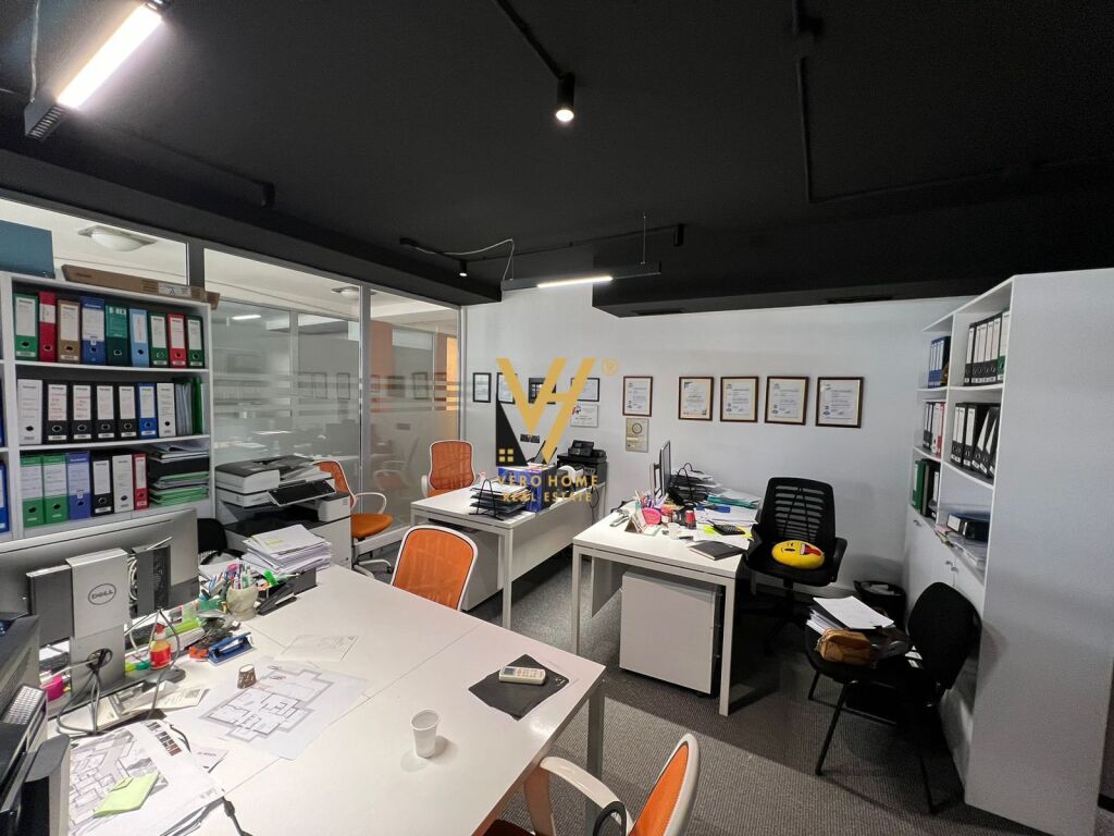 OFFICE 72 M2 FOR RENT AT PAZARI I RI 1,100 EURO
