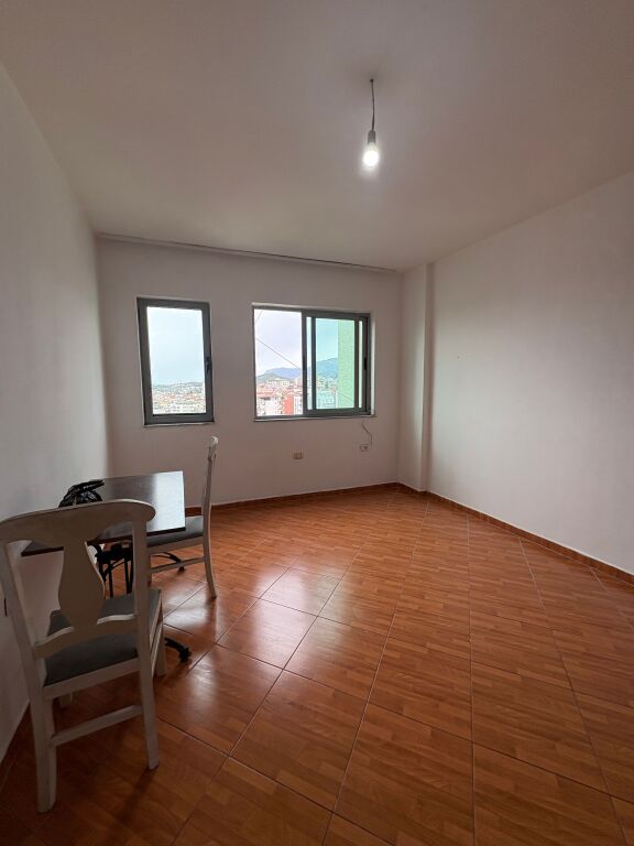 Shitet apartament 1+1 tek RRuga Dalip Topi