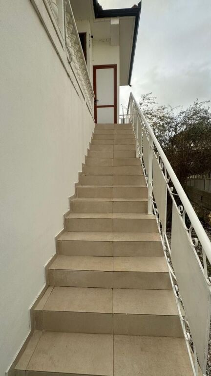 Casa privata su due piani in affitto, situata a circa 500 metri in linea d'aria dal Lungomare.