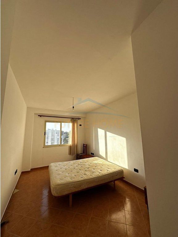 Shitet, Apartament 2+1+2, Fresk