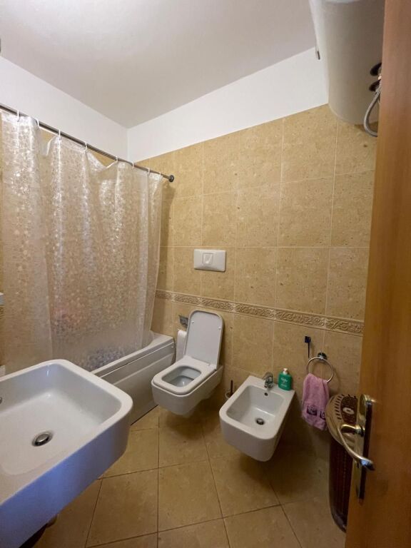 Apartament 2+1+2 për Qira – Pranë Bashkisë, Durrës