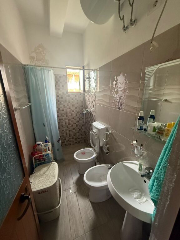 Apartament 2+1+2 për Qira – Pranë Bashkisë, Durrës