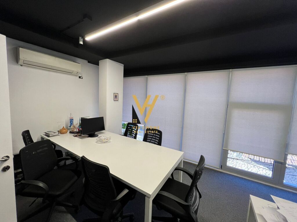 OFFICE 72 M2 FOR RENT AT PAZARI I RI 1,100 EURO