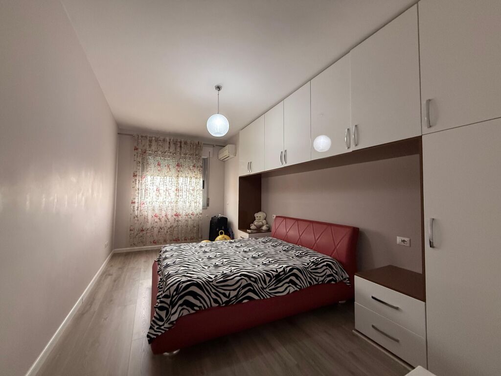 Apartament 2+1+2+Ballkon ne Shitje - Rruga e Re, Vlore
