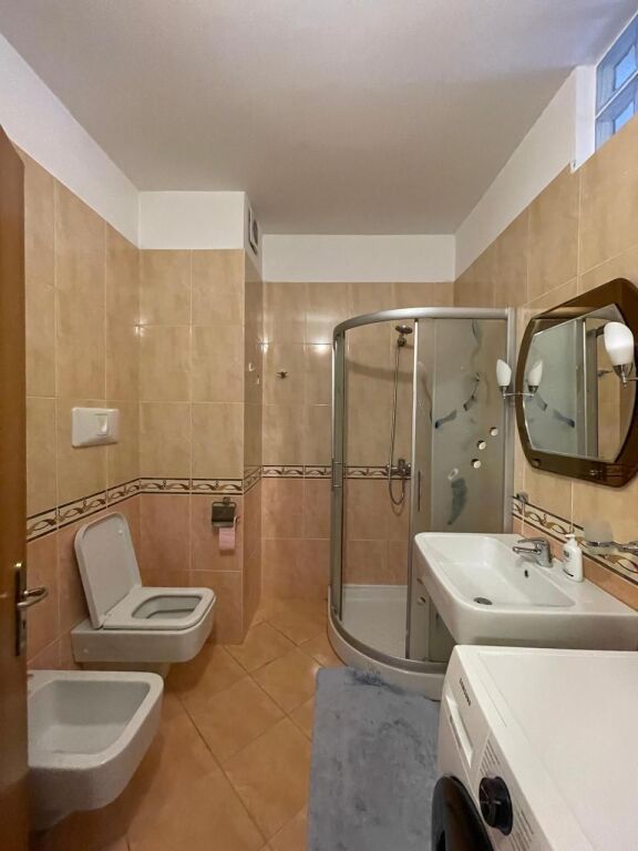 Apartament 2+1+2 për Qira – Pranë Bashkisë, Durrës