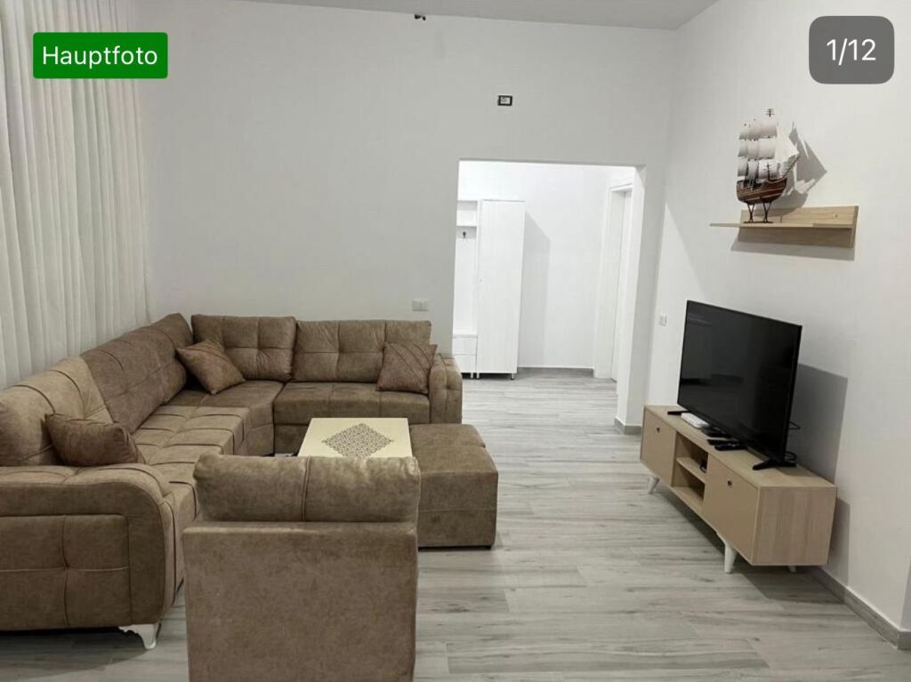 Si affitta il secondo piano di una casa privata, situata nella zona Ish-Kënetë.