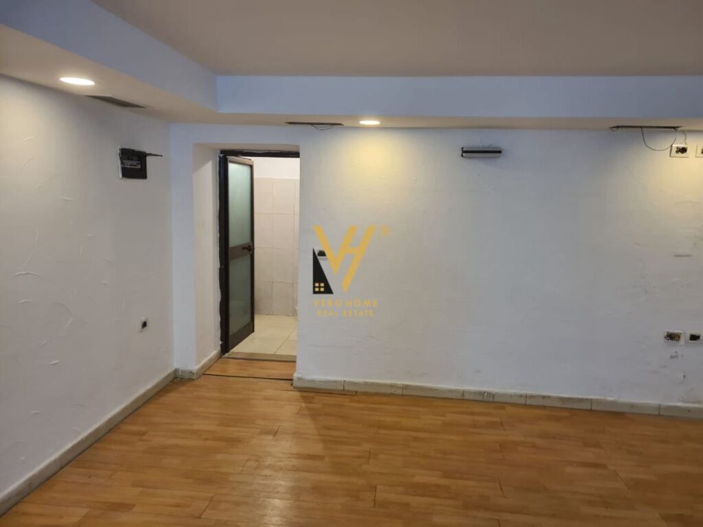 SHOP 50 M2 FOR RENT IN BLLOK, LSI 40,000 LEKE