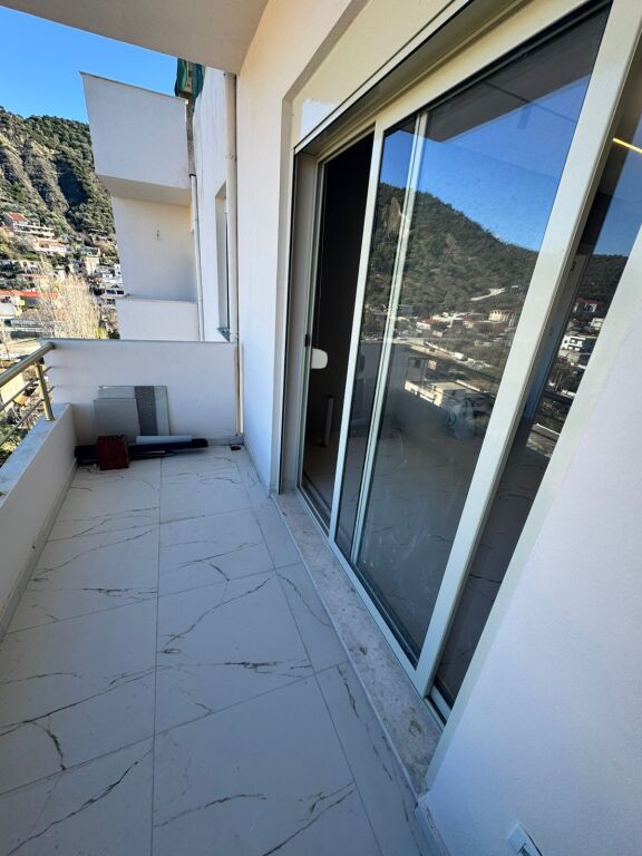 FOR SALE APARTMENT 2+2 – LUNGOMARE, VLORË