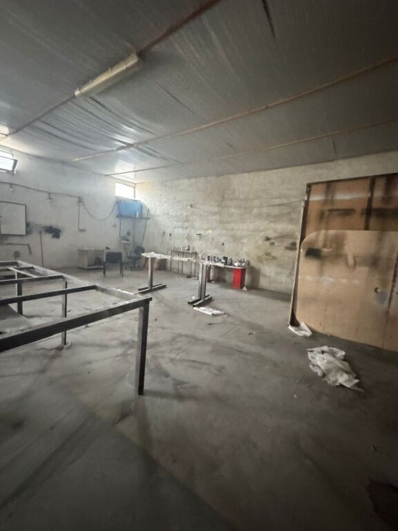MAGAZZINI IN AFFITTO 200 M2 KOMBINAT 70.000 LEKE