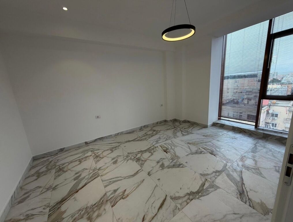 Apartament 1+1 te Rruga e Kavajes,shitje, pallat super i ri