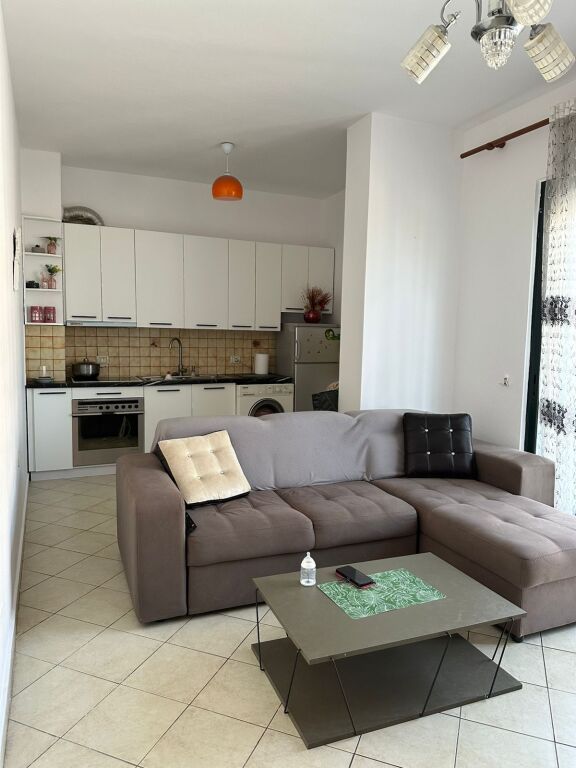 Apartment 1+1, Kombinat!