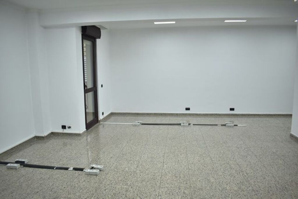 UFFICIO IN AFFITTO 150 M2 CENTRO 2000 EURO