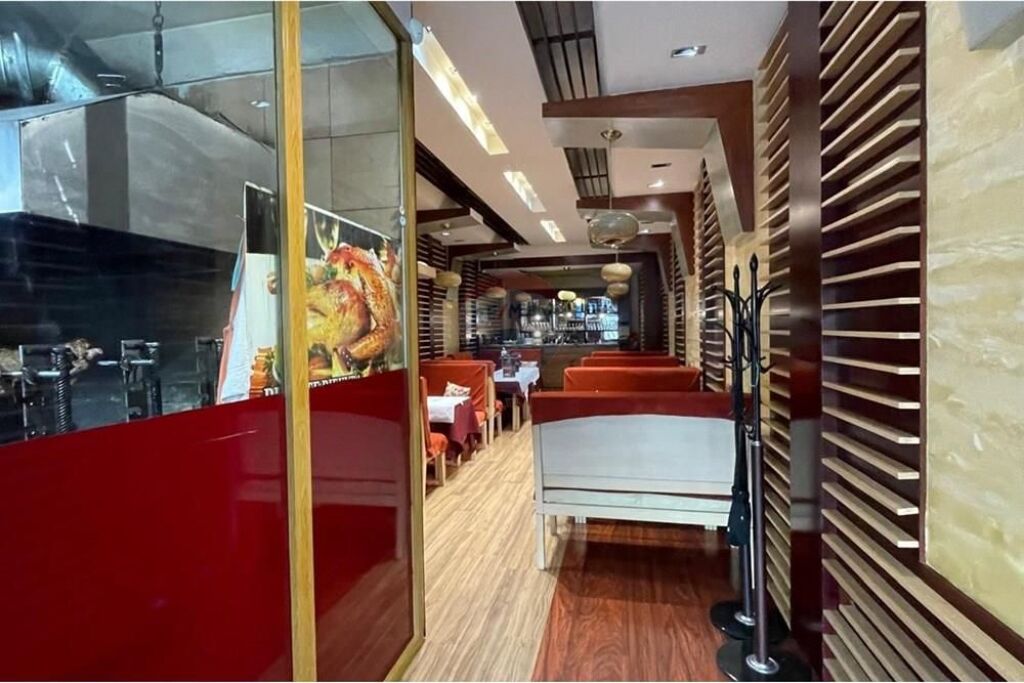 Ristorante in Vendita o in Affitto – Via Democrazia, Vlora