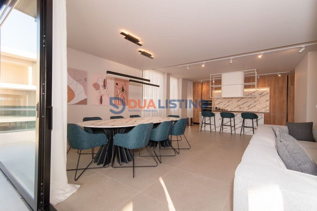 Shesim Penthouse Ikonik me Verandë Panoramike , Vlore Jetë Luksi mbi Detin Jon, Vlorë