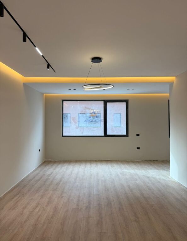 VENDESI APPARTAMENTO 2+1+BALCONE "NEL COMPLESSO XIBRAK, STRADA DI ELBASAN" 258000 EURO