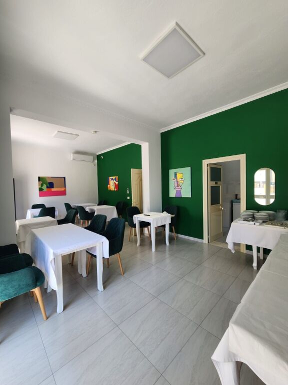 Hotel në shitje