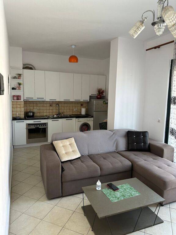 Apartment 1+1, Kombinat!