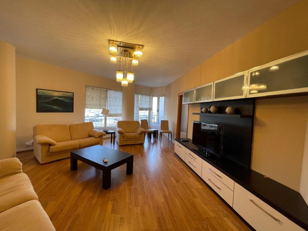 Apartament 2+1+2 për Qira – Pranë Bashkisë, Durrës