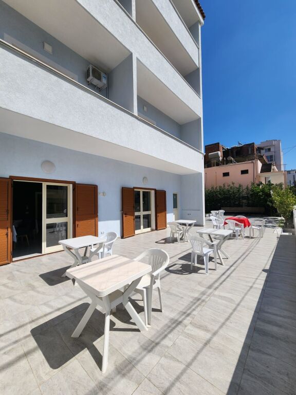 Hotel në shitje