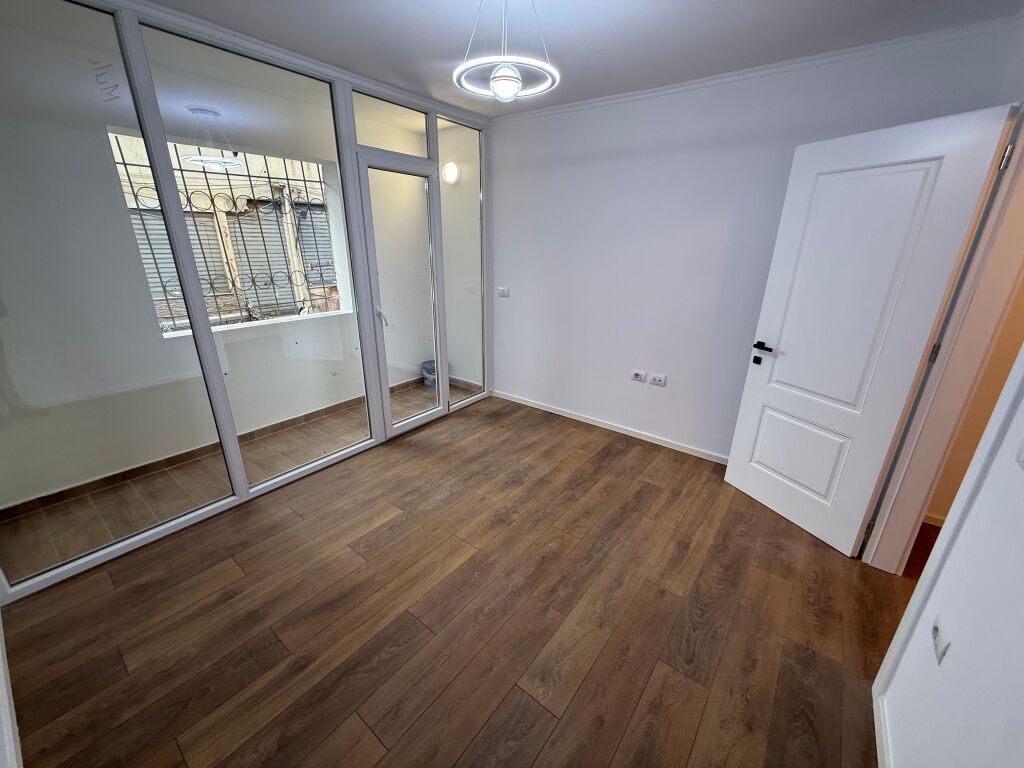📣 SHITET Apartament 1+1 📍 Rr Ali Demi, Prane Shkolles "1-Maji" ✨