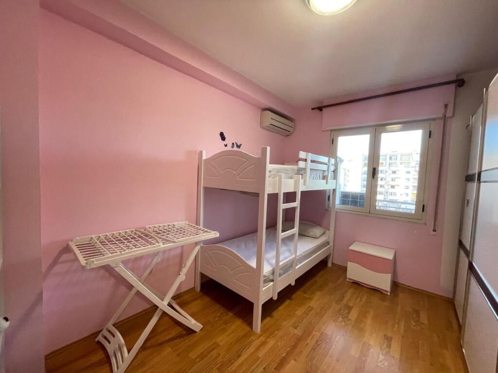 Apartament 2+1+2 për Qira – Pranë Bashkisë, Durrës