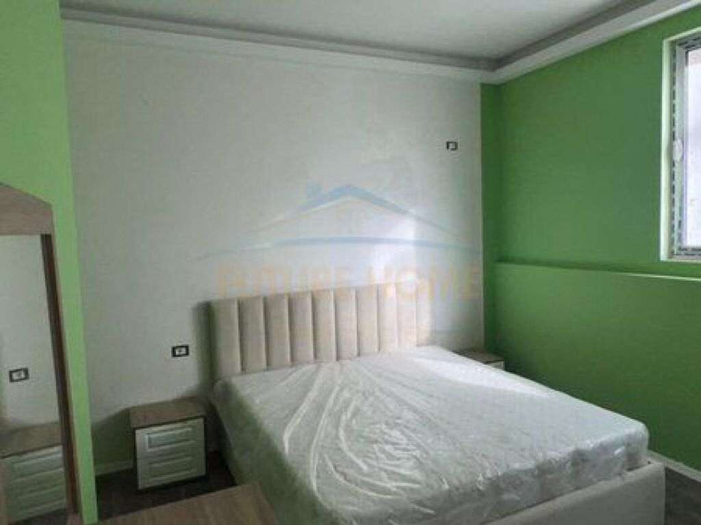 Shitet, Apartament 1+1, Fresku , Tiranë
