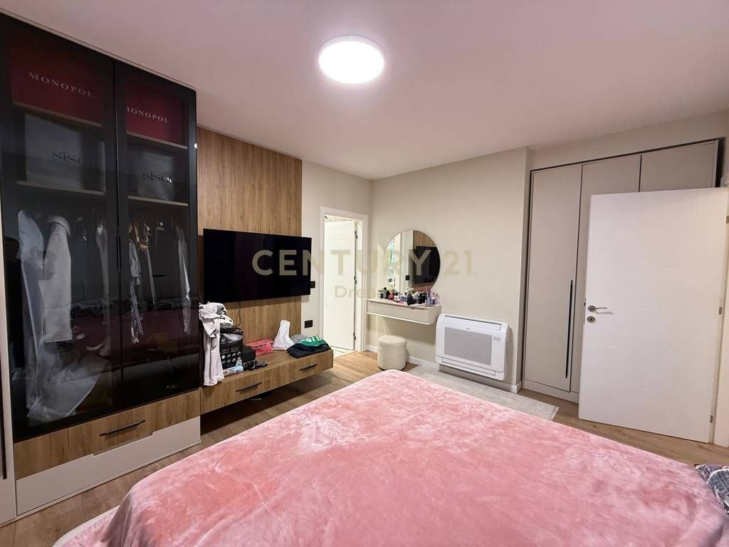 Apartment 2+1 for sale in Xhamllik