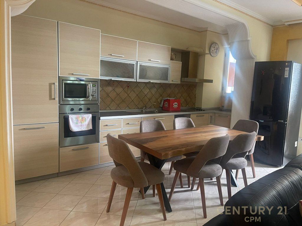 Apartament 3+1 Me Qira tek Ish stacioni i fundit i Tiranës së Re, Bulevardi Bajram Curri 800 € /Muaj