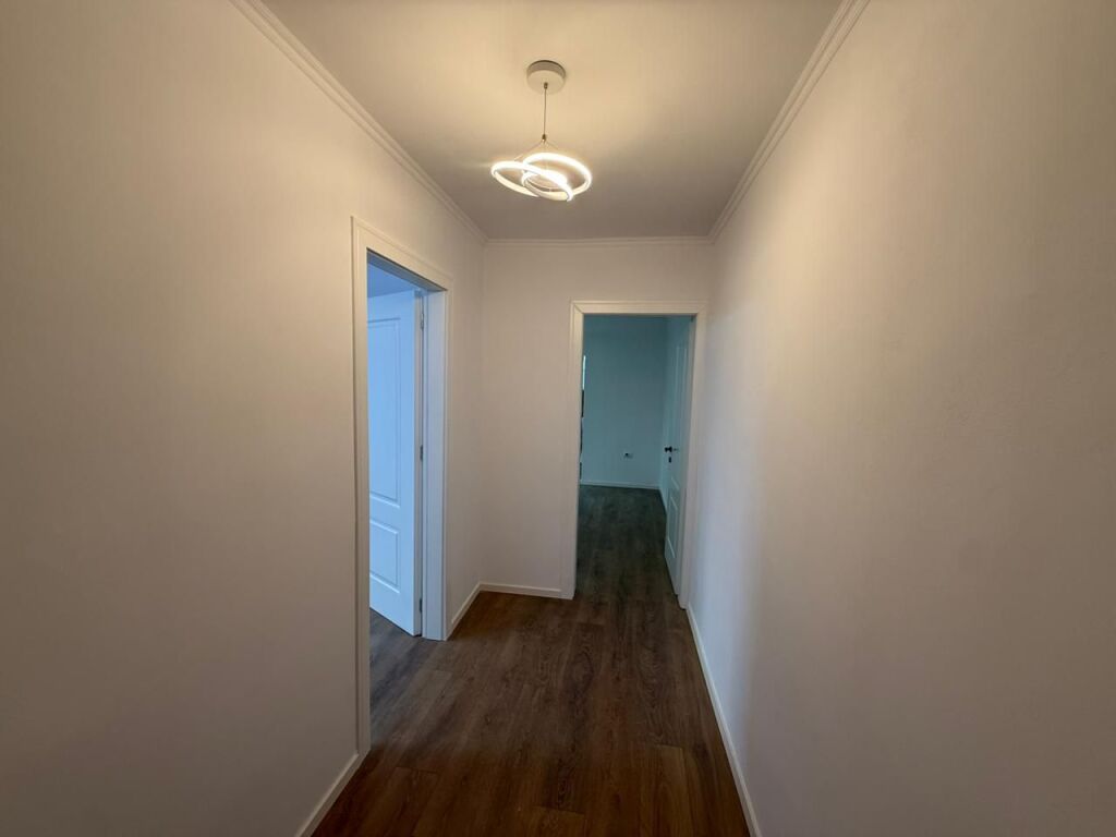 🏡 Shitet Apartament 1+1 – Rruga Ali Demi  📍 Vendndodhja: Rr. Ali Demi, ngjitur me shkollën “1 Maj”💶 Çmimi: 137,000 €