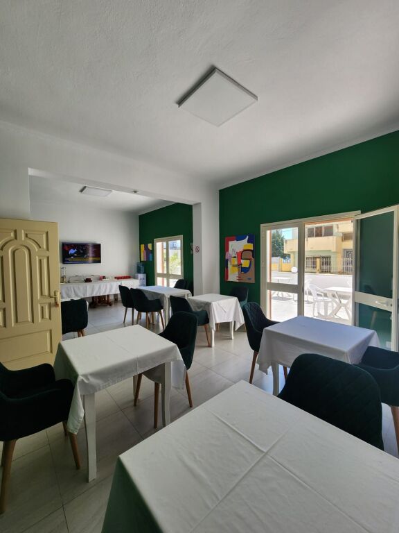 Hotel në shitje