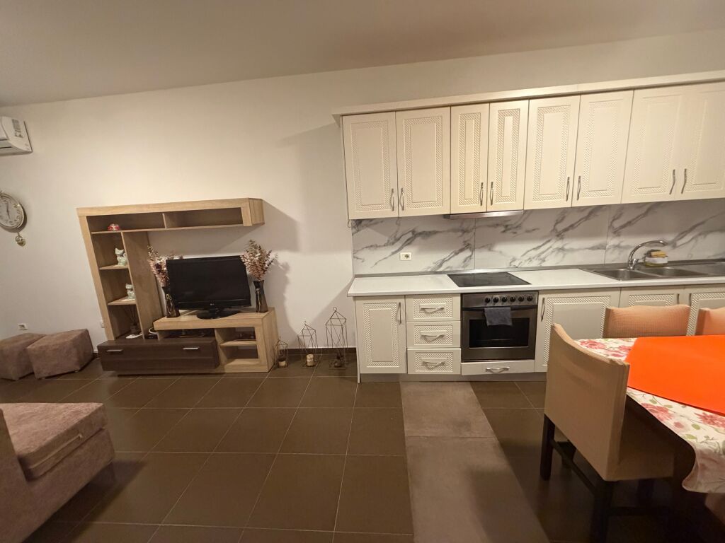 2+1, furnished, Peti Street, Dry Lake, price 650 euros with parking