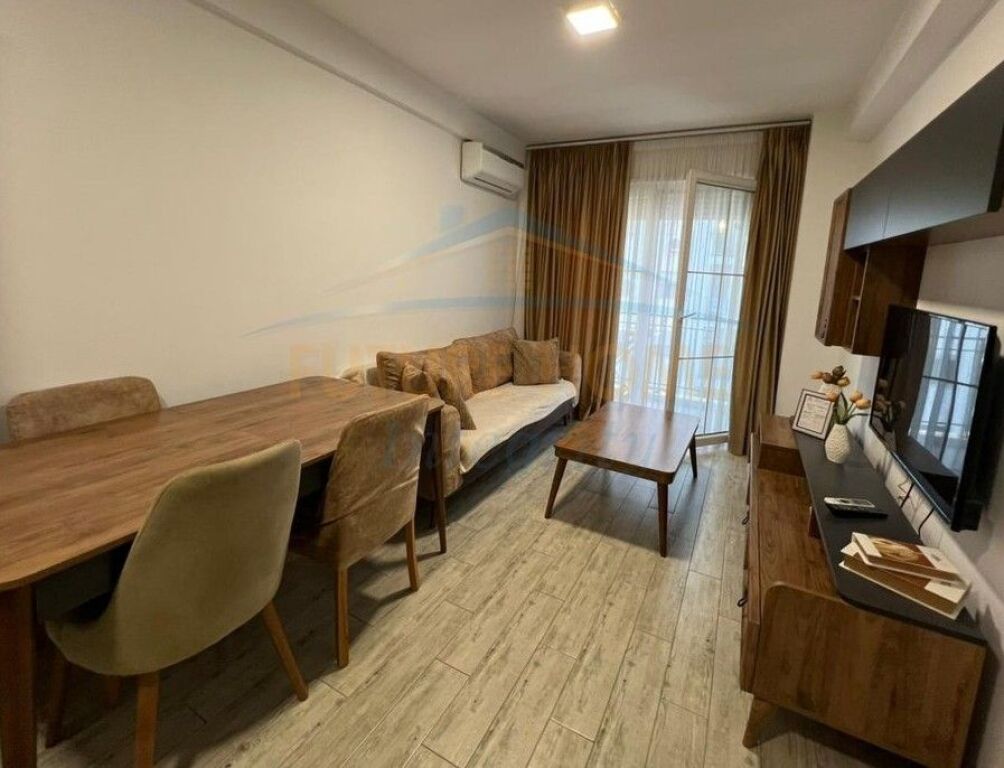 Qera, Apartament 1+1, Rruga 5 Maji, Tiranë..